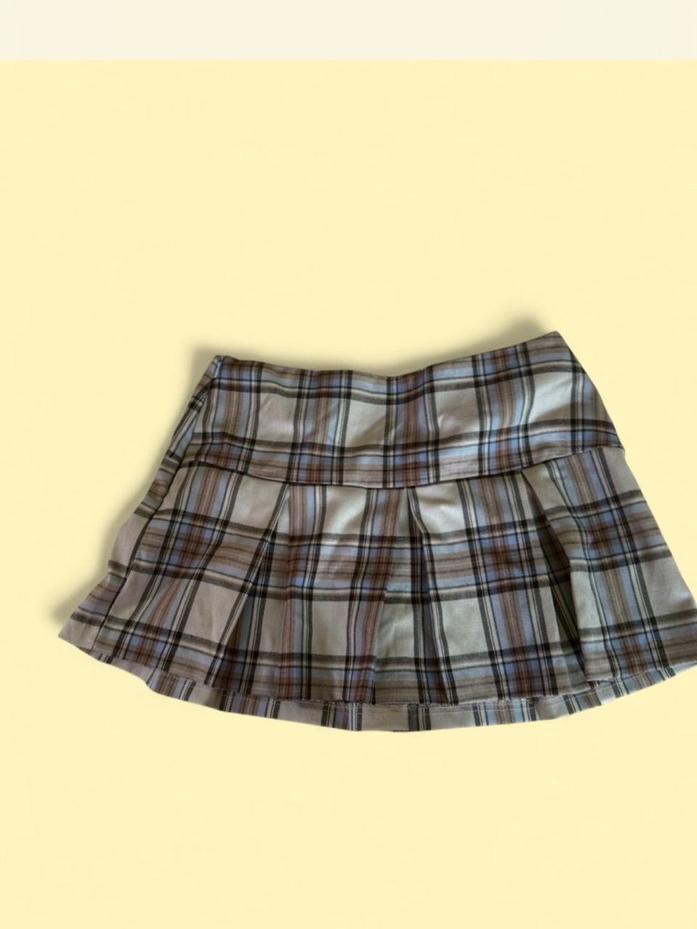 Charlotte Russe Gray Plaid Pleated Mini Skirt with Blue Accents - Picture 2 of 4